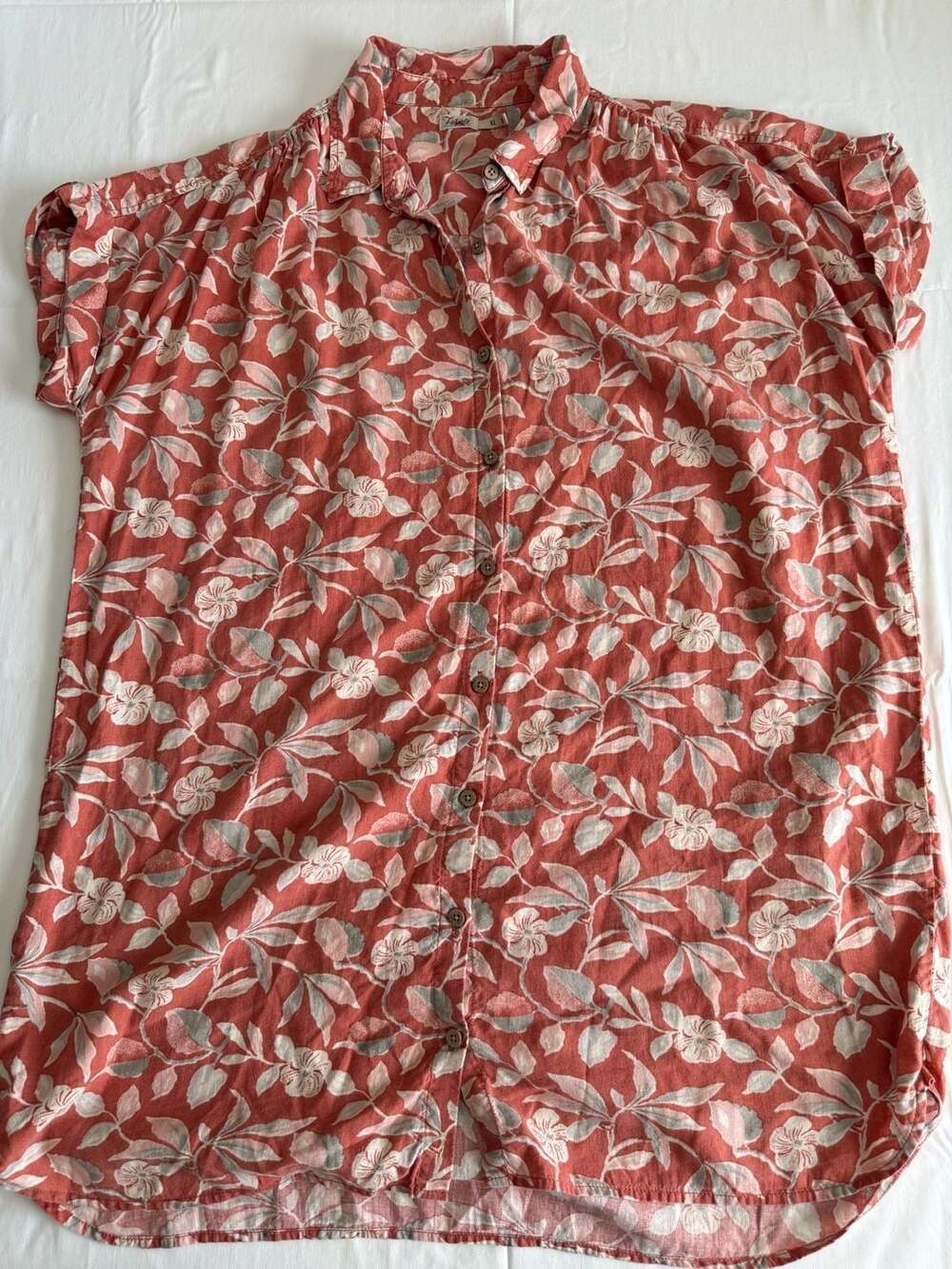 Faherty Shirt XL Red Floral Button-Up cottage core beacvhive